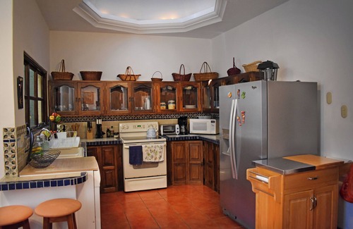 Antigua Guatemala Villa | Villa Santiago - Charming Villa in Antigua Guatemala, Volcano Views and WiFi.n