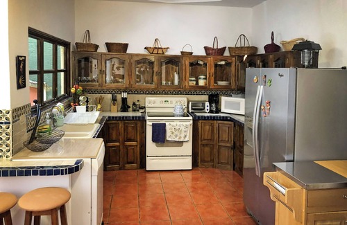 Antigua Guatemala Villa | Villa Santiago - Charming Villa in Antigua Guatemala, Volcano Views and WiFi.n