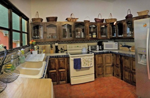 Antigua Guatemala Villa | Villa Santiago - Charming Villa in Antigua Guatemala, Volcano Views and WiFi.n