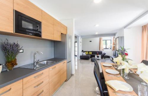 Ripenda Verbanci House | Villa Satine, a romantic pool villa surrounded by nature