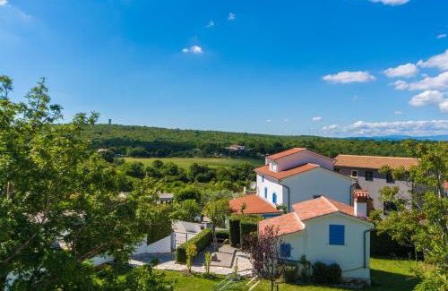 Ripenda Verbanci House | Villa Satine, a romantic pool villa surrounded by nature