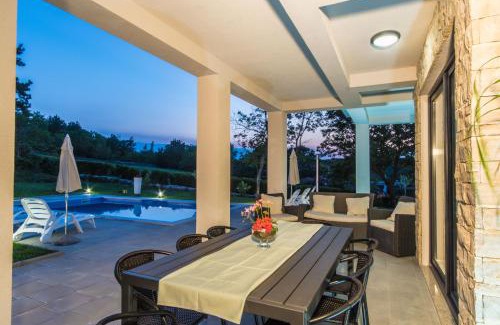 Ripenda Verbanci House | Villa Satine, a romantic pool villa surrounded by nature