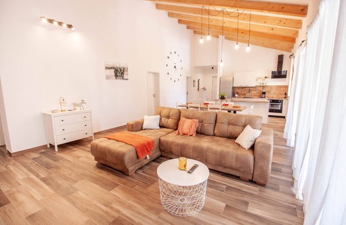 Debeljuhi Villa | Villa Savey - heated pool, 3 rooms, 3 bathrooms, big garden, all service,