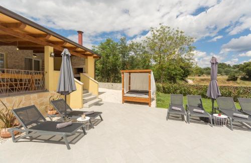 Debeljuhi Villa | Villa Savey - heated pool