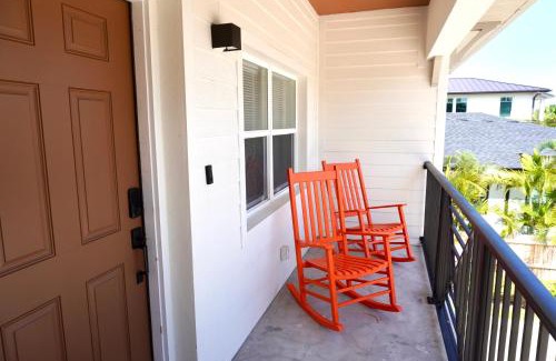 Crescent Beach House | Villa Serenō -2BR Luxe - Hammocks & Beach Bliss