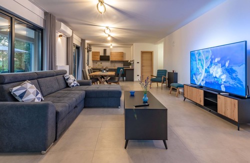 Brgod Villa | Villa Silente - Luxuriöse und Moderne Villa nur Wenige Minuten vom Meer Entfernt