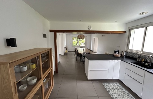 Soustons Villa | Villa Spacieuse 200m2 Offrant Calme Fraîcheur Séparée du lac par la Pinède