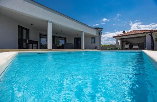 Pula Villa | Villa Speranza with Illuminated Pool