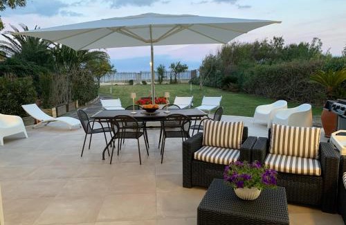 Villaggio San Leonardo Villa | Villa sulla spiaggia tra Catania e Siracusa