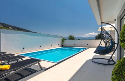 Jurandvor Villa | Villa Supernus II with Heated Pool