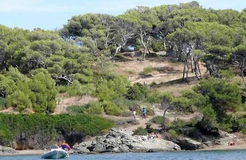 Le Brusc Apartment | Villa T3 avec Piscine, Jardin et Parking - Proche Plages et Commerces - FR-1-316-219