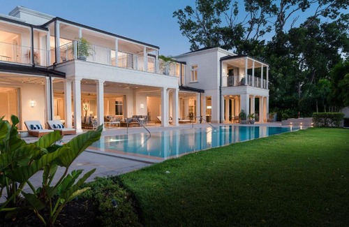 Sunset Crest House | Villa Tamarindo is a luxury 4 bedroom property in Holetown, St James
