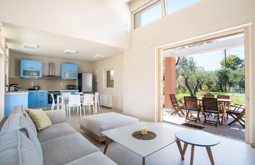 Messonghi House | Villa Thalassa with a swimming pool and garden