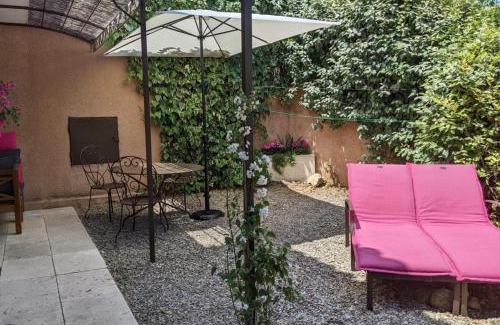 Greoux-les-Bains Apartment | Villa Thermaë Face aux thermes avec jardin privatif
