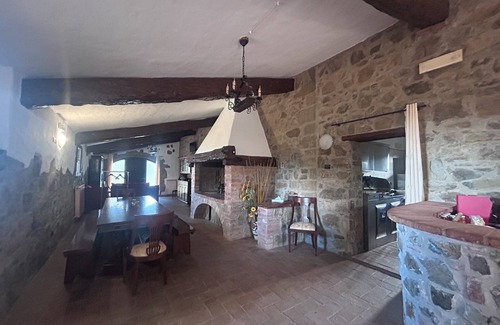 Torrita di Siena Villa | Villa 'Tiberini - Casale Il Pecino' with Lake View, Private Pool and Wi-Fi