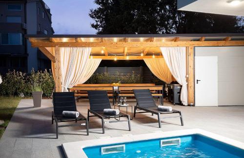 Medulin Villa | Villa Tiki in Medulin for 16 person with heated pool & sauna only 1 km from the beach