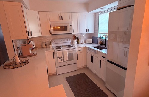 Lake Worth Apartment | Villa Trento - Charming beach inspired condo with close proximity to the beach !