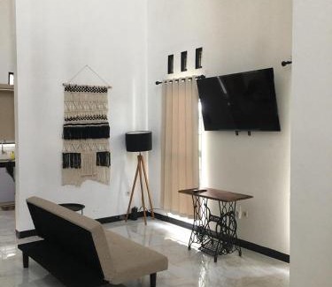 Mungkid Villa | Villa Trojayan