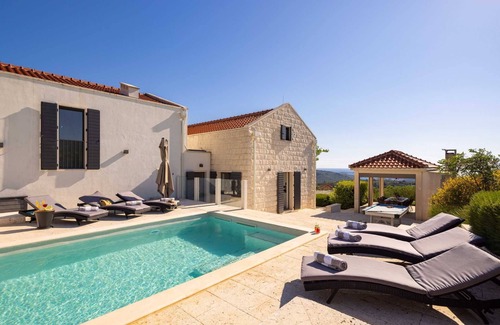 Podglavica Villa | Villa True Oasis with Heated Pool