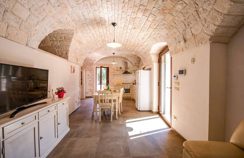 Casalini Villa | Villa Trullo Tesoro by Villa Plus