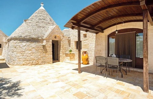 Martina Franca House | Villa 'Trullo Ulivo' with Shared Pool, Private Terrace and Wi-Fi
