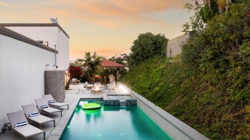 Hidden Valley House | Villa Valencia by AvantStay Entertainers Dream w Outdoor Kitchen Spa Views