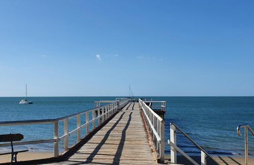 Torquay Apartment | Villa Venezia Apt 3 - Spacious Hervey Bay beachfront apartment
