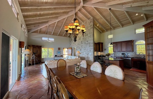 Johnson Bay House | Villa Ventosa ~ 3 bed/3.5 bath with Tesla solar + pool/spa!