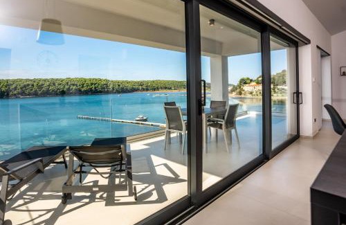 Palit Apartment | Villa Veronica with pool first line at sea