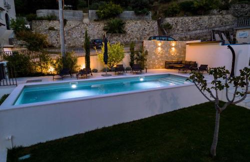 Palit Apartment | Villa Veronica with pool first line at sea