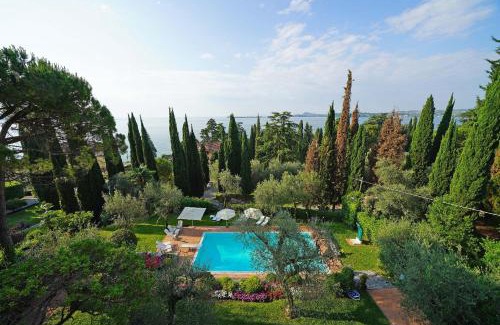 Gardone Riviera Villa | Villa Vibe Luce, beautiful period villa with private pool and lake view