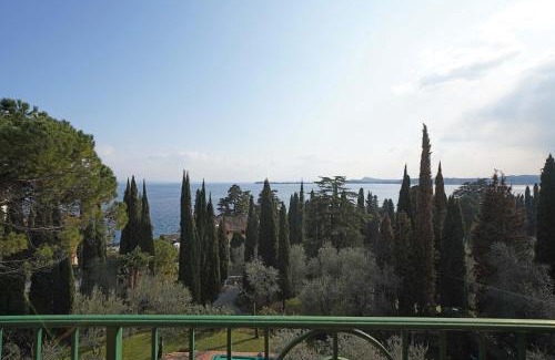 Gardone Riviera Villa | Villa Vibe Luce, beautiful period villa with private pool and lake view