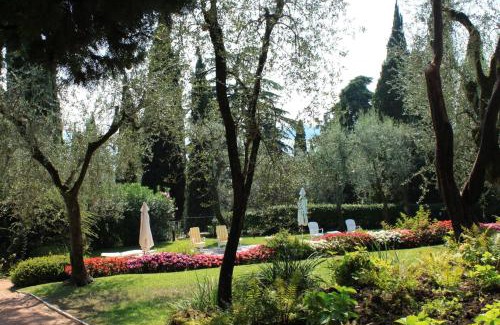 Gardone Riviera Villa | Villa Vibe Luce, beautiful period villa with private pool and lake view