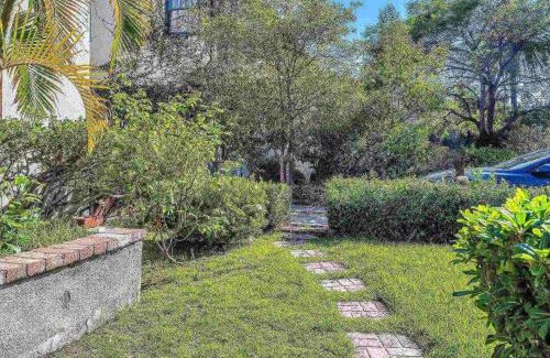 Mid City House | Villa Victoria