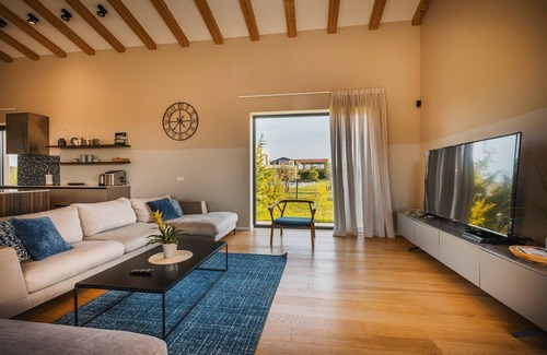 Brtonigla Villa | Villa Vigneto near Novigrad for 15 persons with sea view and whirlpool