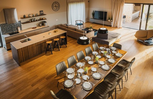 Brtonigla Villa | Villa Vigneto near Novigrad for 15 persons with sea view and whirlpool