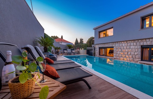 Lapad Villa | Villa Vikor with large private swimming pool and jacuzzi.