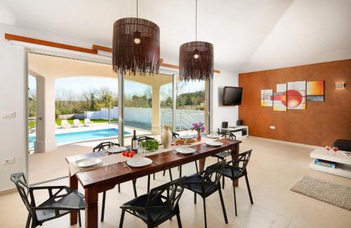 Kringa Villa | Villa Vivian by Villa Plus