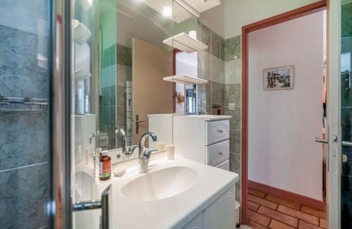 Prades-sur-Vernazobre Villa | Villa w Garden & Guest House