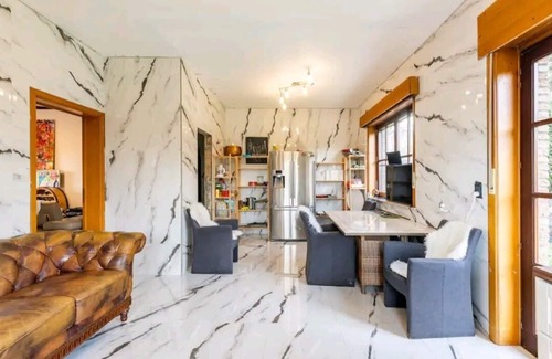 Kraainem House | Villa & Wellens Jacuzzi Massage Table