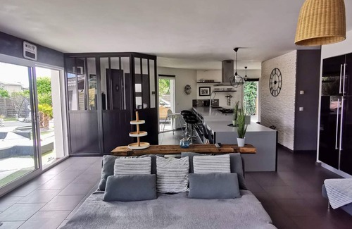 Saint-Medard-en-Jalles House | Villa with heated pool, spa, large children's play area