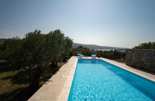 Kornic Villa | Villa with a beautiful sea view near the beach - by Traveler tourist agency Krk ID 2175