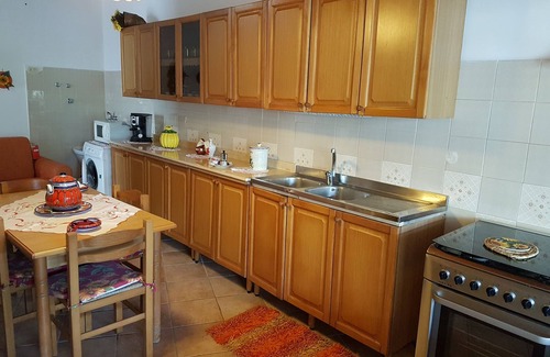 Capaci Villa | Villa with a veranda and outdoor shower by the sea and cultural sites