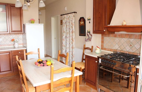 Fontane Bianche Villa | VILLA WITH COMFORTABLE POOL WITH GARDEN SURROUNDING WHITE FOUNTAINS