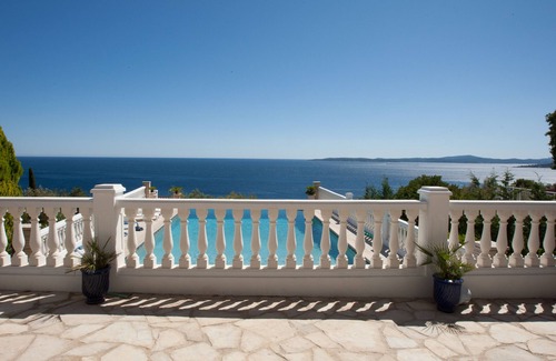 Les Issambres Villa | Villa with solar-heated 7m x 14m pool with splendid sea view