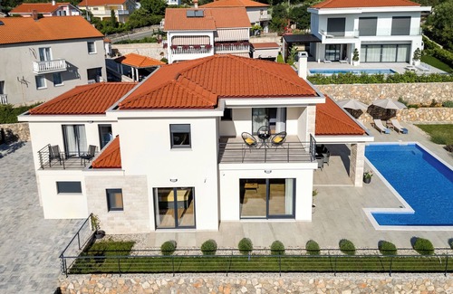 Sveti Vid-Miholjice Villa | Villa with pool, sea view, beach - TRAVELER Resieburo Krk - ID 2406