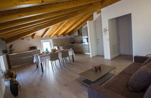 Domaso Villa | Villa with Lake Views, Private Pool and Hot Tub! 10 minutes walk to the beach