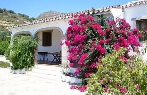 Alcaucin Villa | Villa With Large Private Pool And Fantastic Mountain And Lake Views