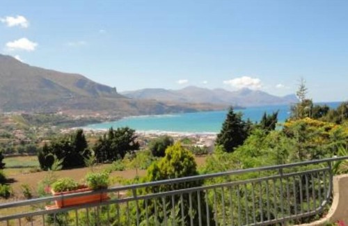 Alcamo Marina House | VILLA WITH PANORAMIC VIEWS ON THE FLOOR OF 'CASTELLAMMARE DEL GOLFO' WIFI FREE !