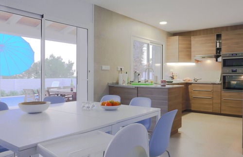 Lloret de Mar Villa | Villa with pool and sea view, ideal for 3 generations/2 families with friends